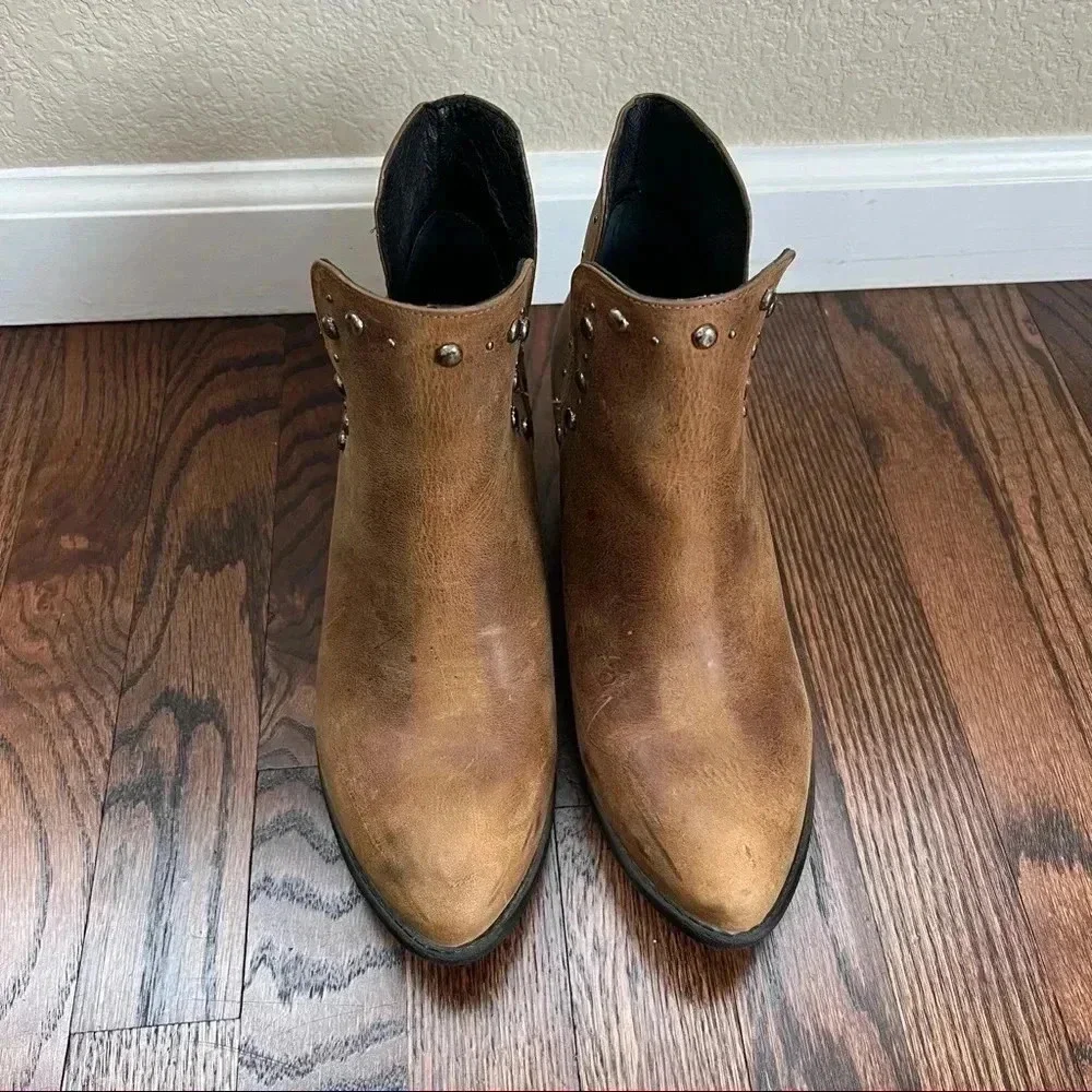 Musse & Cloud Aster Ankle Boots Booties Brown Leather Women’s size 10 Studs $105